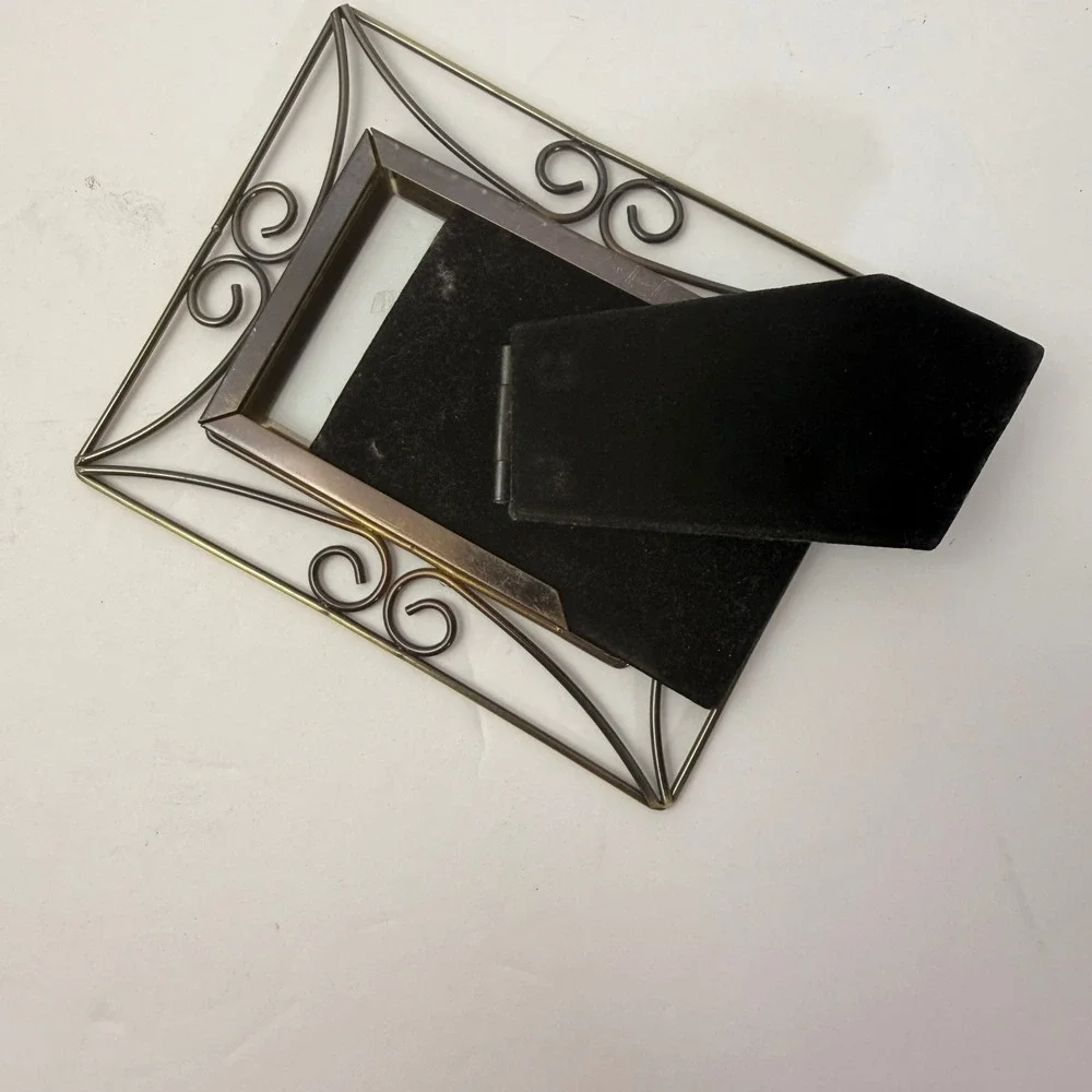 Vintage Style Brass Tone Scrollwork Picture Frame 3x5 Tabletop Ornate Metal